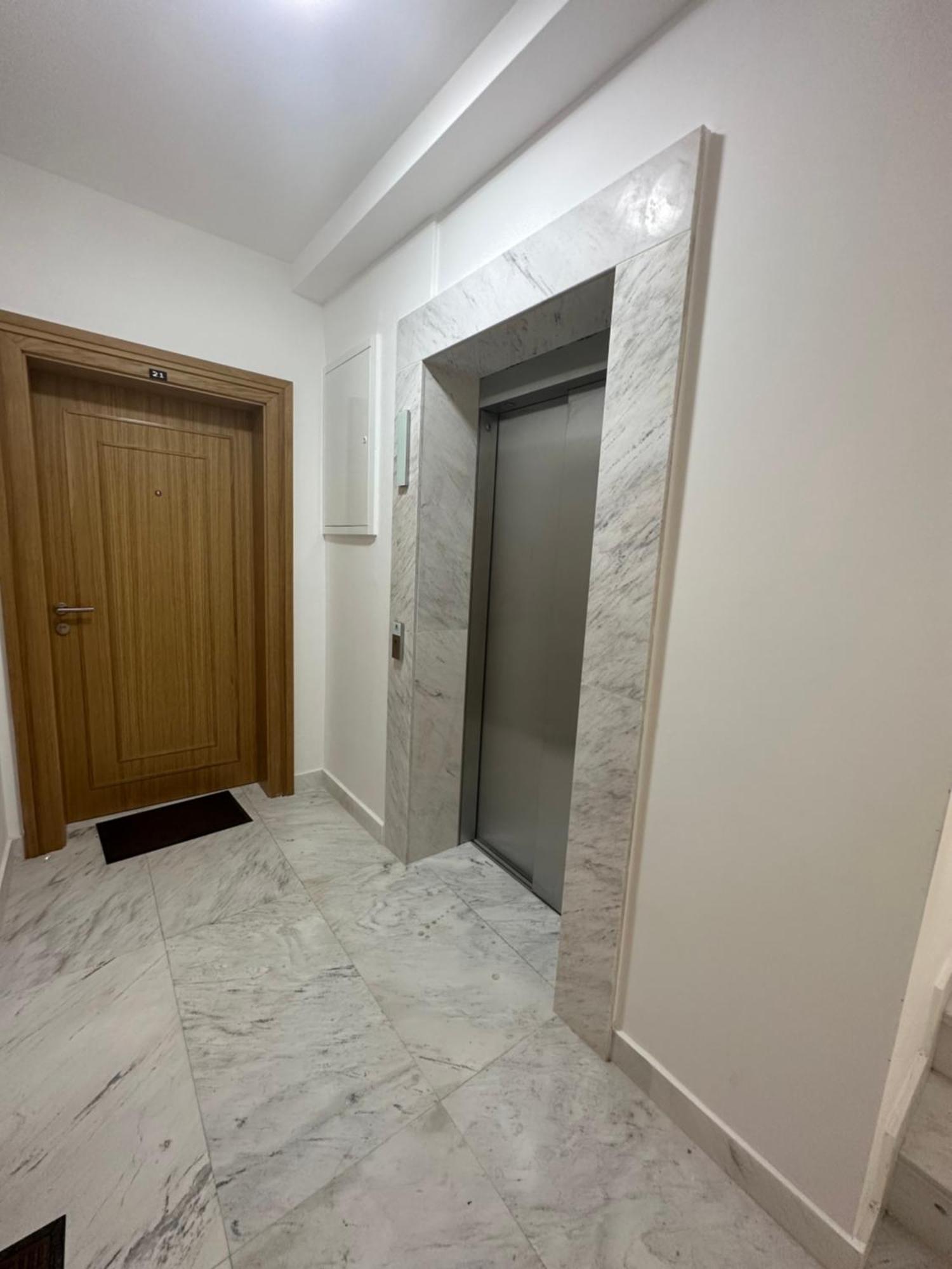 Apartment Visi *